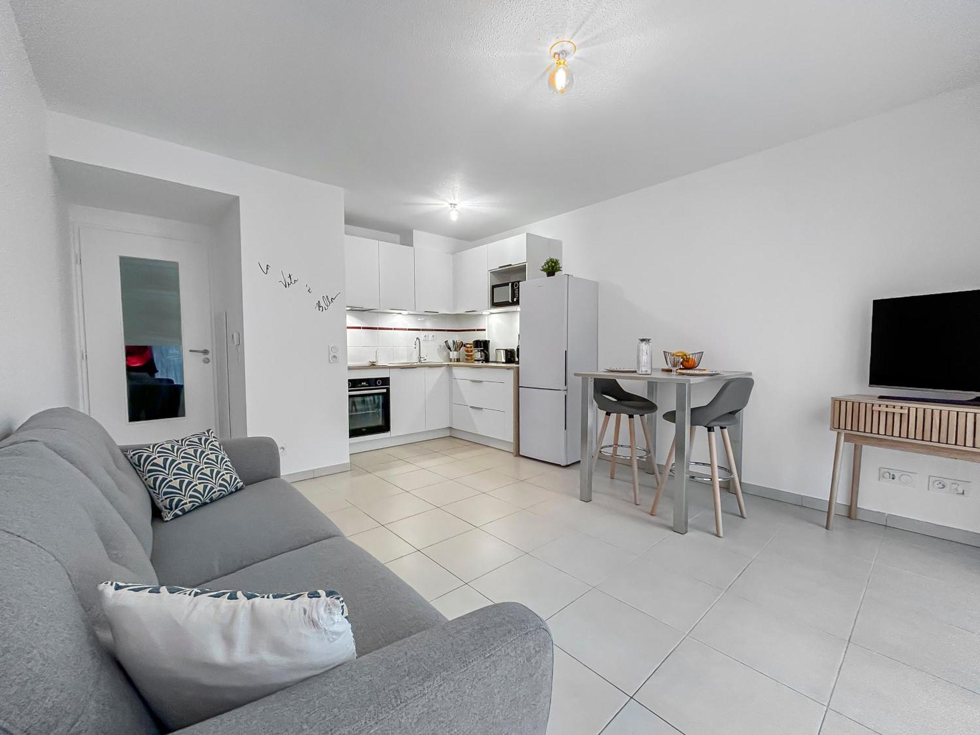 Vivez Lunel-Clim-Wifi Fibre-Parking Prive-Patio T2 Lunel  Exterior photo